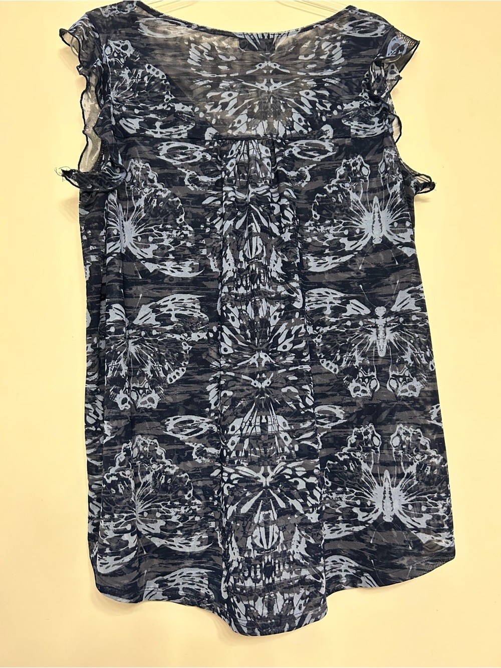 Lane Bryant Navy and Light Blue Butterfly-Print Sleeveless V-Neck Top Size 14/16 - Picture 2 of 8